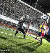 线上娱乐-防守稳固，球队成功守住比赛优势(防守有球队员时,最重要的是防守哪些方面?)