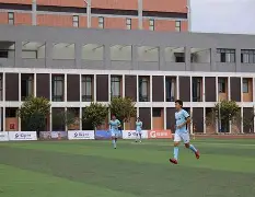 防守稳固，球队成功守住比赛优势(防守有球队员时,最重要的是防守哪些方面?)